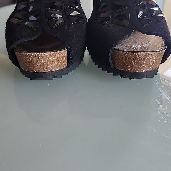 Pedro Garcial Heels - Picture 13 of 13